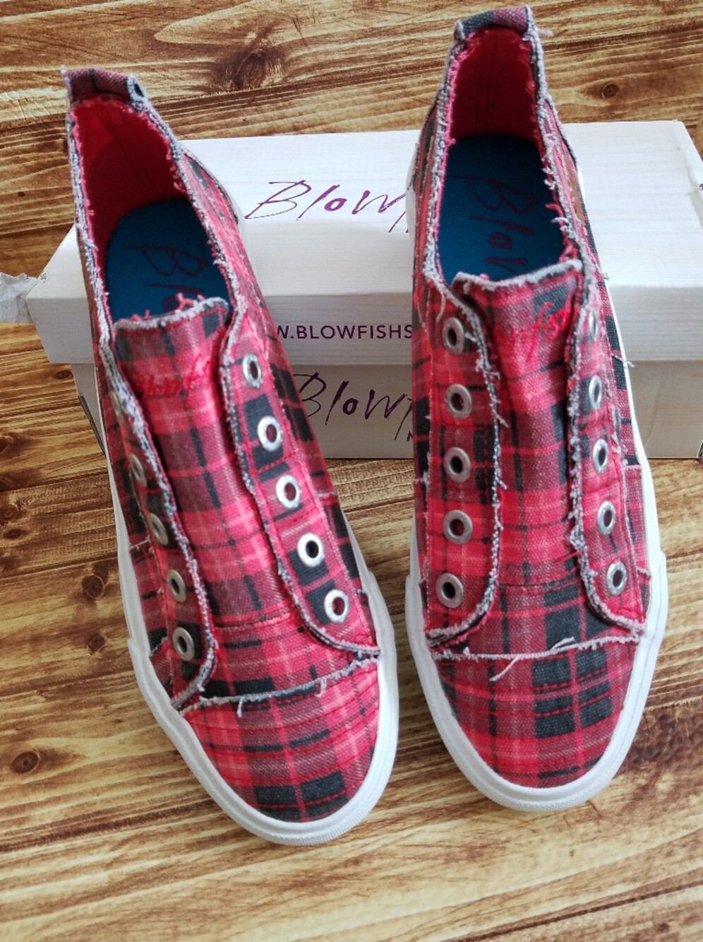 Blowfish Malibu Play Red Plaid Slip On Sneakers NWT Size 9 Christmas - Picture 16 of 16